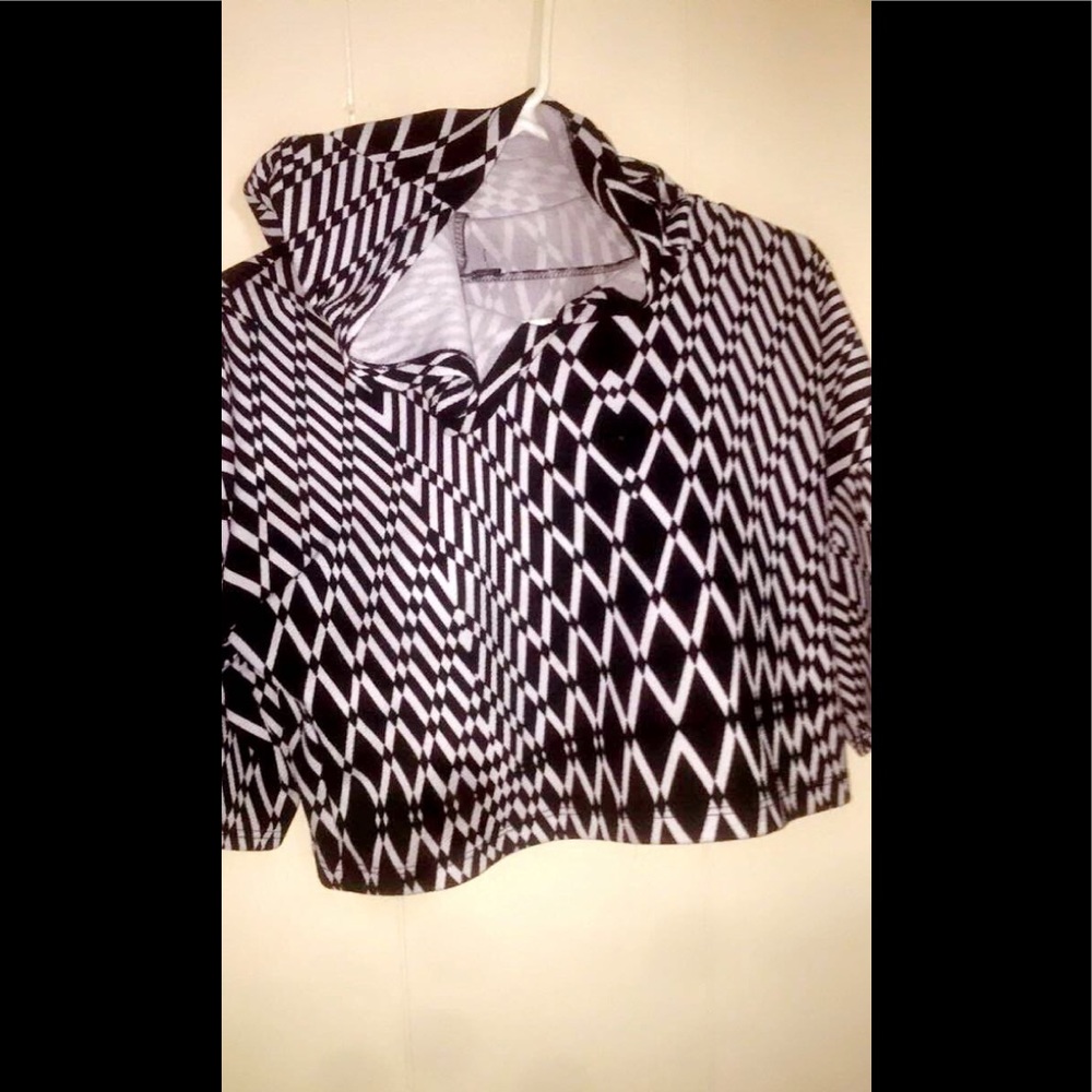 Cute black and white crop hoodie.